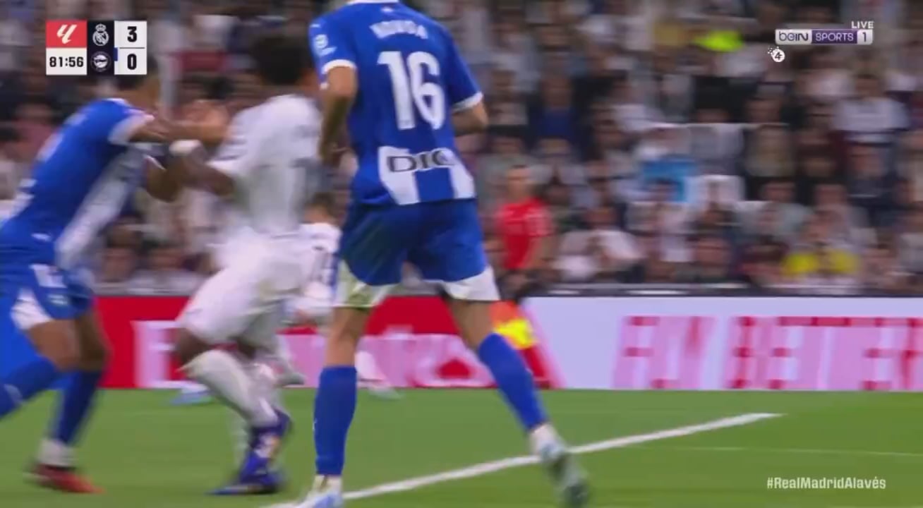 Endrick kicks an Alaves player without the ball in sight (yellow card) 83’
