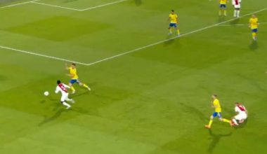 Jong Ajax' Jaydon Banel suffers a horrific head injury against SC Cambuur