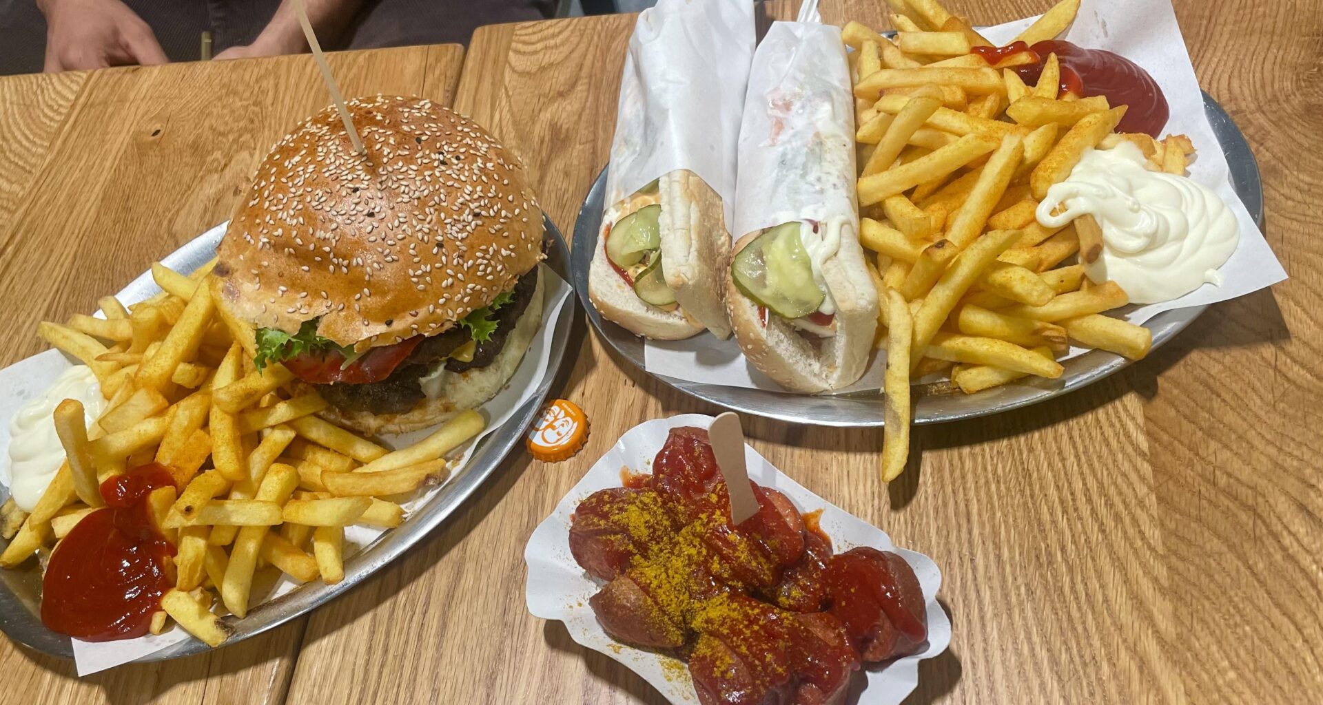Late night Currywurst, Burgers, Hot Dogs, and Fries