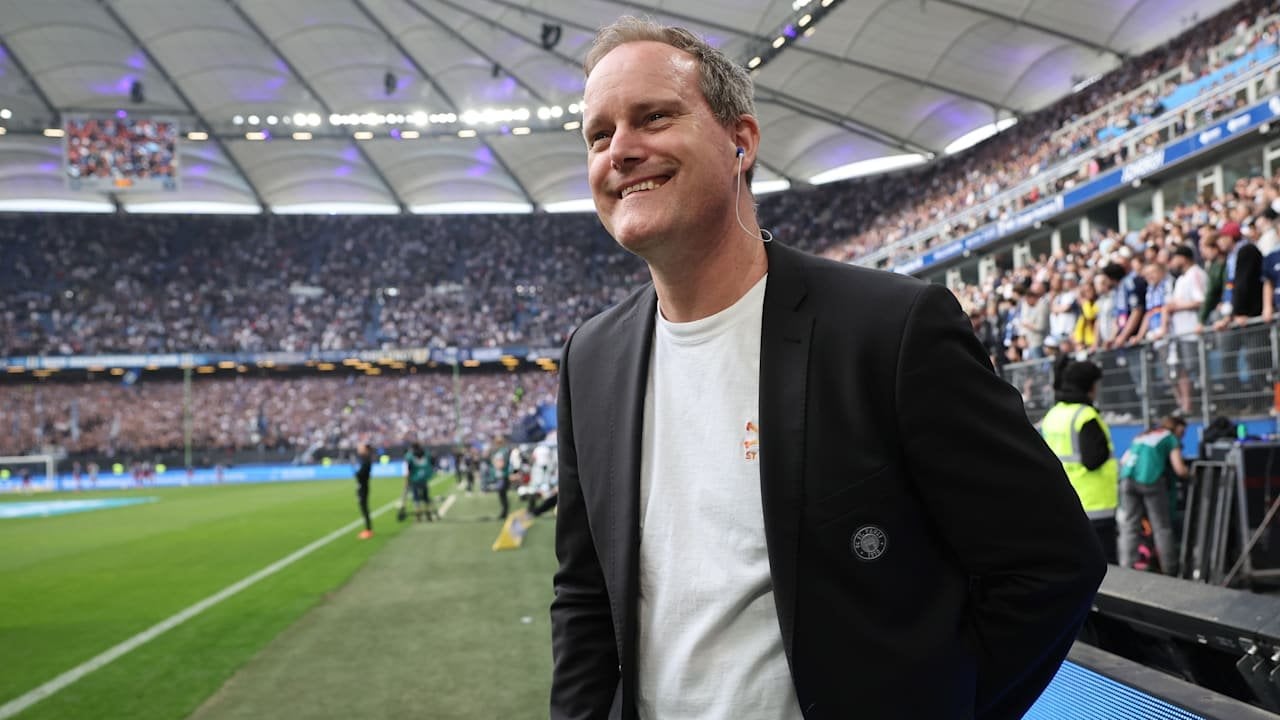 Nach Vorstoß vom Hamburger Senat - St.-Pauli-Boss gegen Polizeikosten-Übernahme: "Die innere Sicherheit ist eine staatliche Aufgabe. Wer soll entscheiden, welche Einsätze von Veranstaltern oder vom Staat bezahlt werden? Der Veranstalter selbst ist weder Störer noch hat er die Störungen veranlasst."