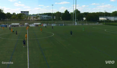 Highlights of PSG U17 center-back Axel Koukaba (born in 2010) vs. Orléans U17 (📹 @Garyncha89).
