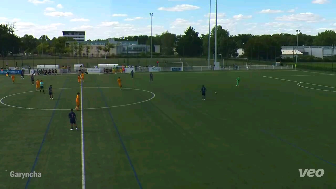 Highlights of PSG U17 center-back Axel Koukaba (born in 2010) vs. Orléans U17 (📹 @Garyncha89).