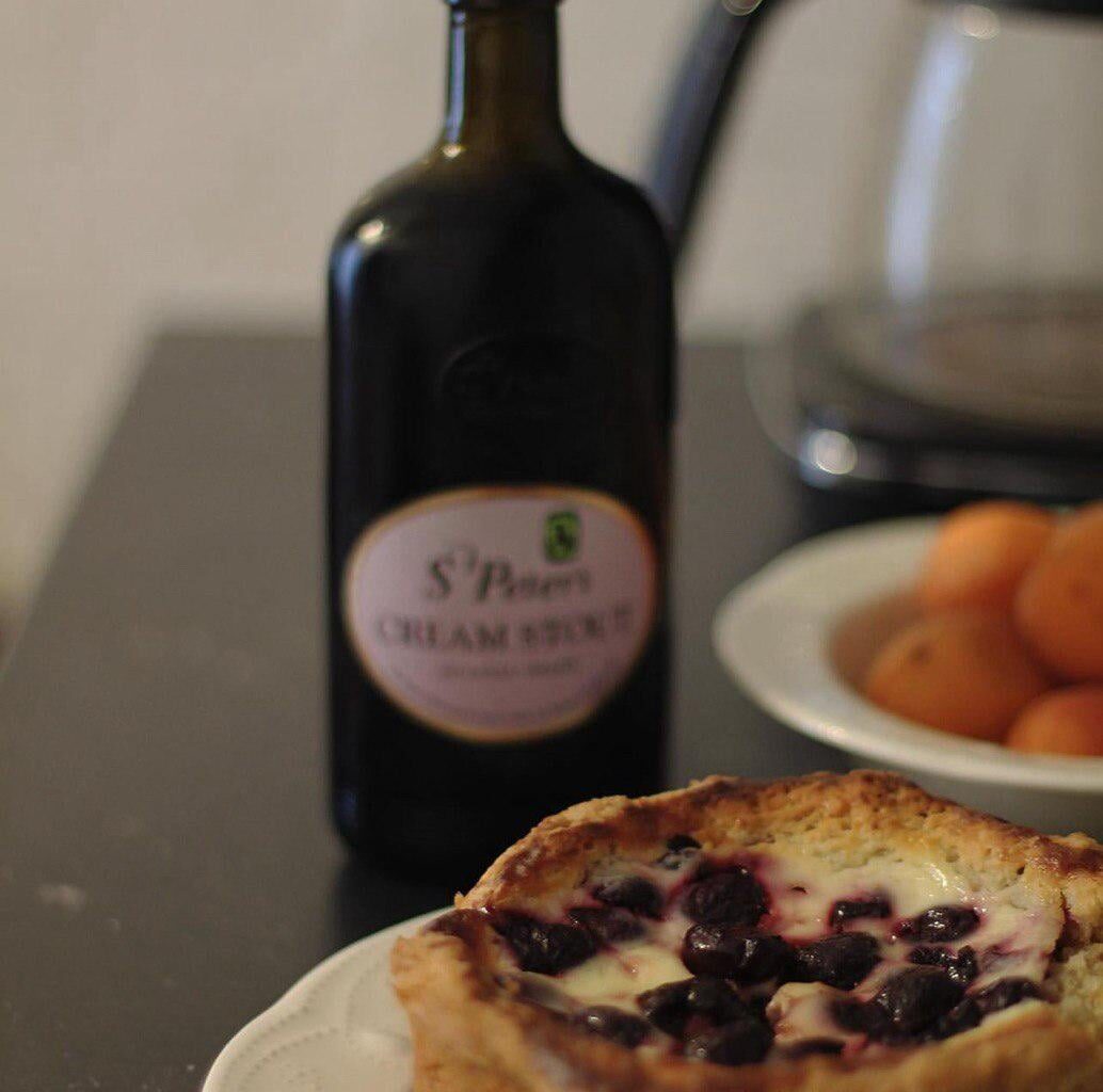 Cherry pie (a slightly modified Marina Tsvetaeva's recipe)