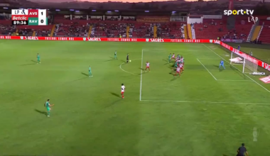 Guillermo Ochoa (AVS) voa para segurar os 3 pontos vs Rio Ave