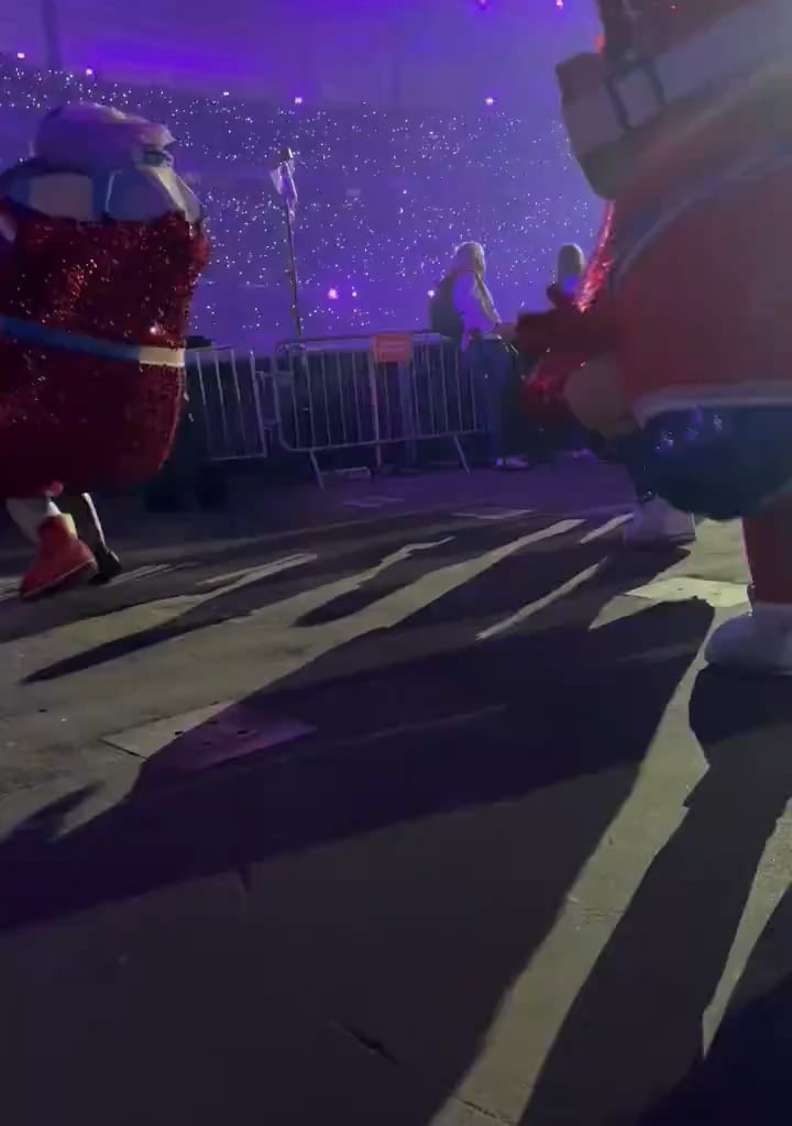 La Phryge dancing at the Paris Paralympics closing ceremony !