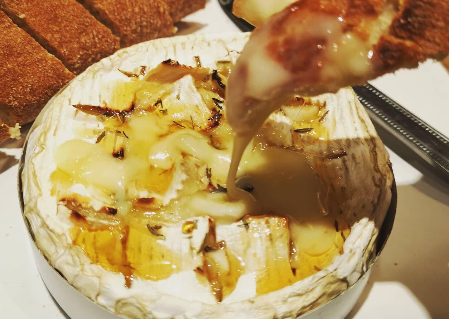camembert, garlic, honey, thyme dip