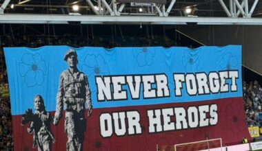 Spandoek van Vitesse-aanhang voorafgaand aan Airbornewedstrijd