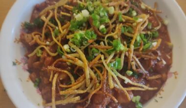 Pork and beans tomato stew w/ sugared & fried noodles