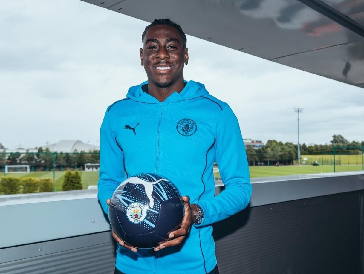 Does anybody know wether mubama will play with the first team