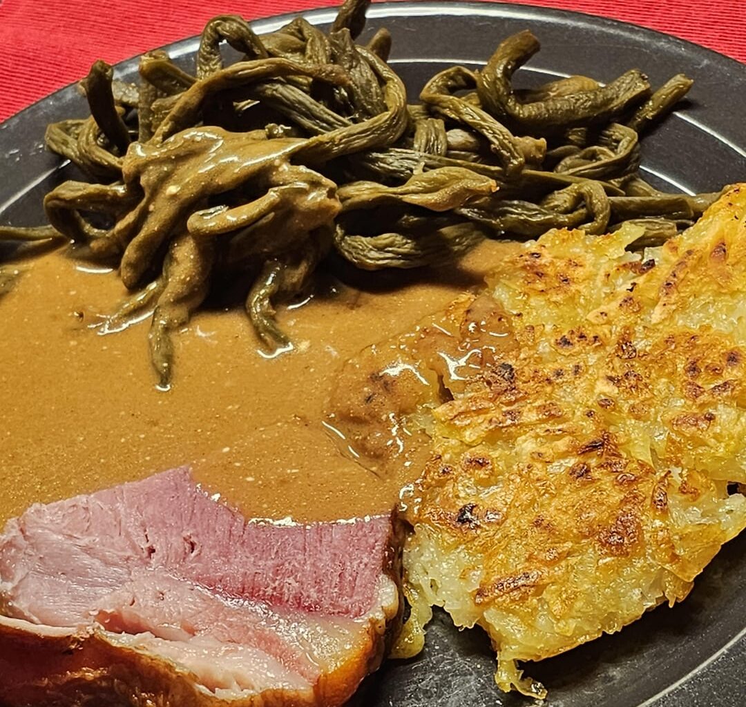 Smoked Schäufele with dried beans cooked in the slow cooker for 10 hours, served with homemade rösti and a slightly spiced up gravy