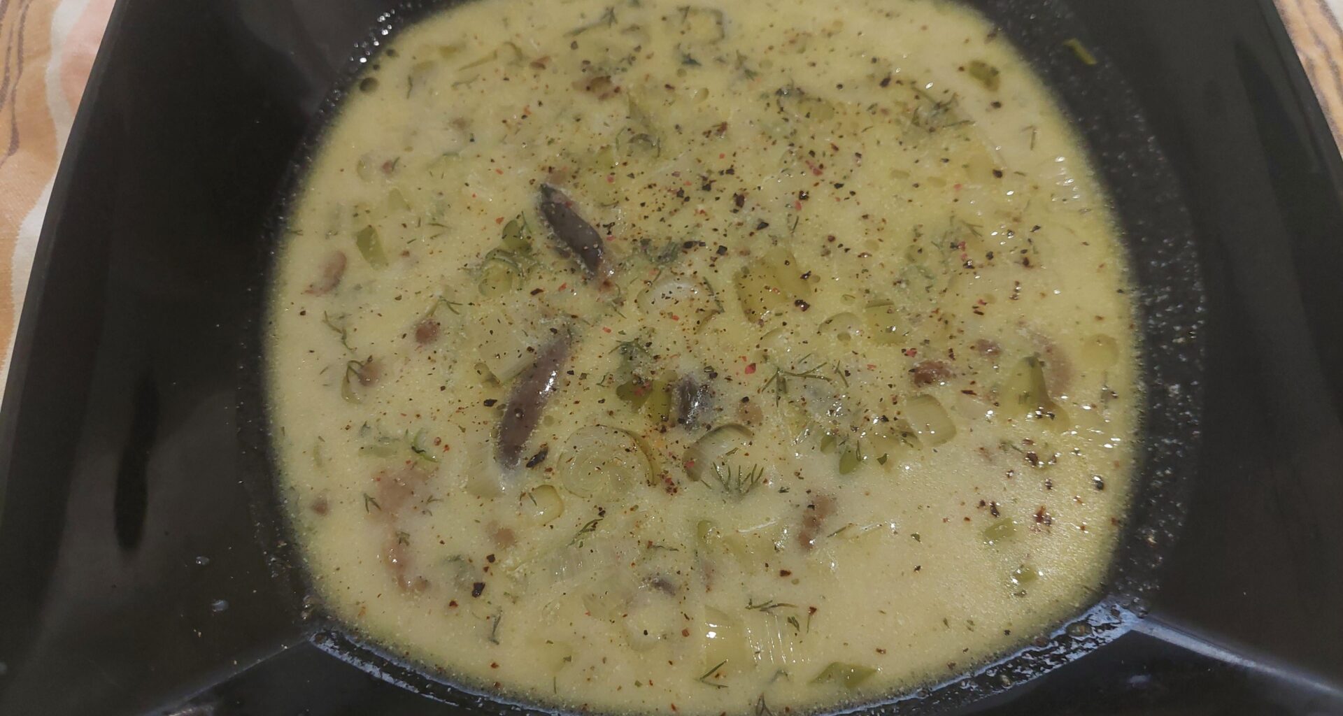 Green onion, mushroom, lentil soup with dill. Not much, but good for an early autumn dinner.