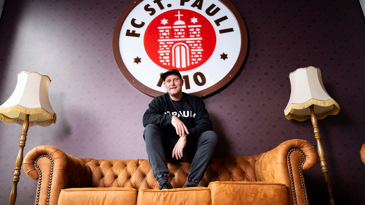 [Interview] FCSP-Boss Göttlich überrascht mit Leipzig-Lob: "Das, was Leipzig macht und gemacht hat in den letzten Jahren, ist in Deutschland beinahe einzigartig. Trainer-Ausbildung, Kontinuität auf wichtigen Positionen [...] Das hat Leipzig sehr stark gemacht und davor ziehe ich meine Cap."