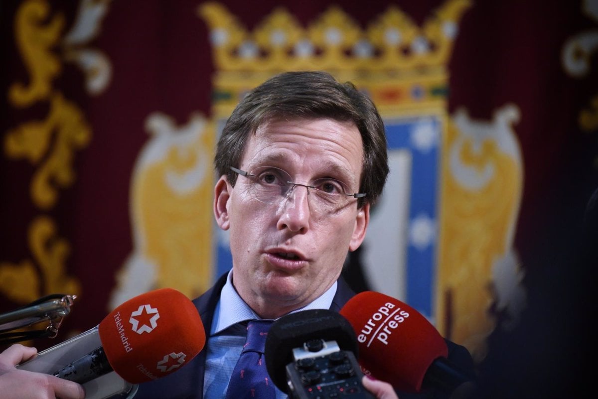 Almeida asegura que el "mejor plan antibulos" en la democracia sería que Sánchez "dimita y convoque elecciones"