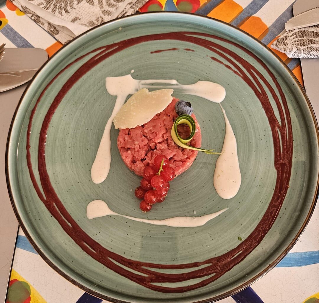 Tartare steak, seafood and lasagna in Sicily 🇮🇹