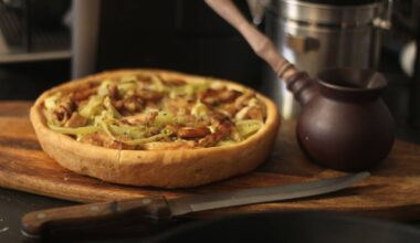 Morning pie with chicken, bell peppers and onions