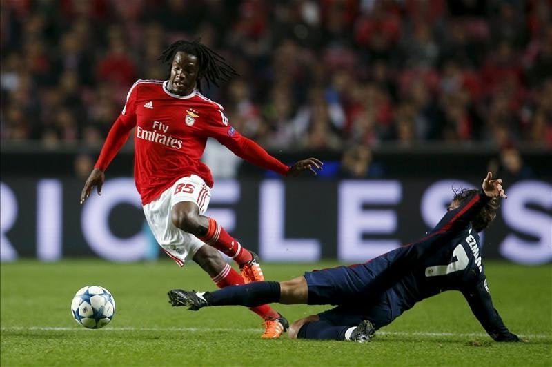 Alerta vermelho por Renato Sanches