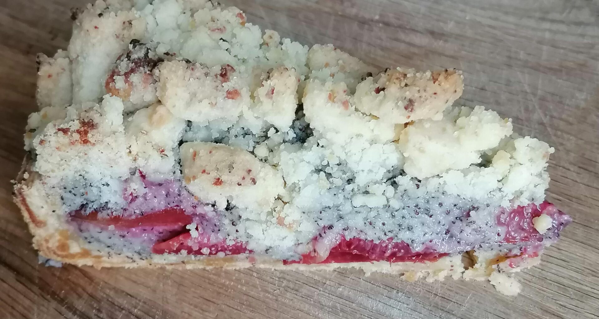 Plum poppy seed cake with marzipan crumbles [homemade]