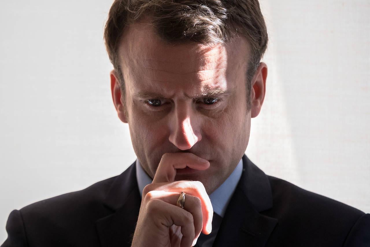 Pourquoi Macron à encore changer de gouvernement ? Est il stupide ?