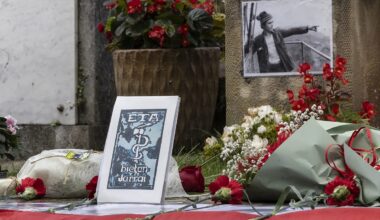 Bildu levanta un altar a ETA mientras presiona a Sánchez con sus víctimas del franquismo