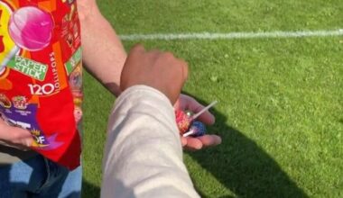 Schreeuwende ouders langs de lijn krijgen lolly: 'Dan kun je niet roepen'
