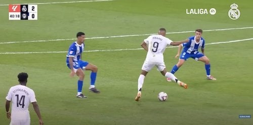 Teams in La Liga are going to have to realize they can’t give Mbappé this much time and space! Brilliant flick, almost Johan Cruyff like chop pass by Mbappé to Bellingham. The chop heel pass almost freezes the defense of Alavés. Also, follow the runner. Especially if it's Mbappé!