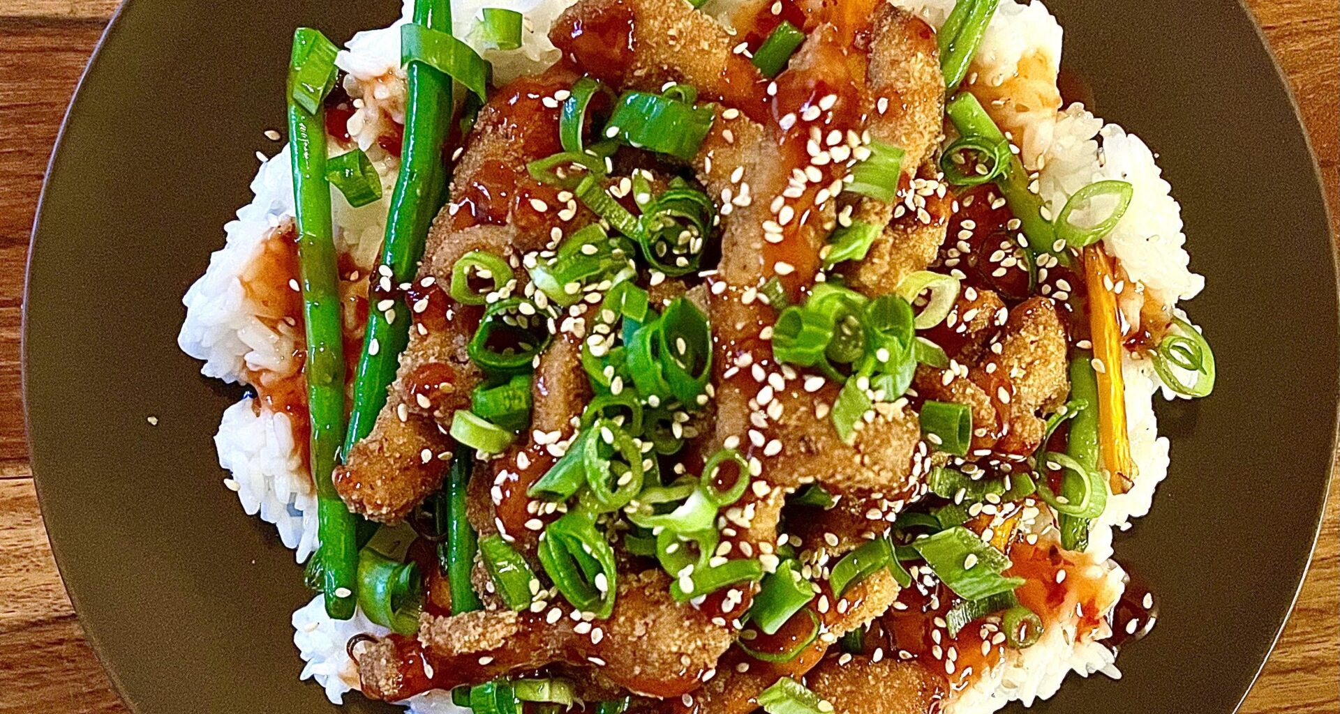 Crispy chicken with green beans and sweet-chili sauce