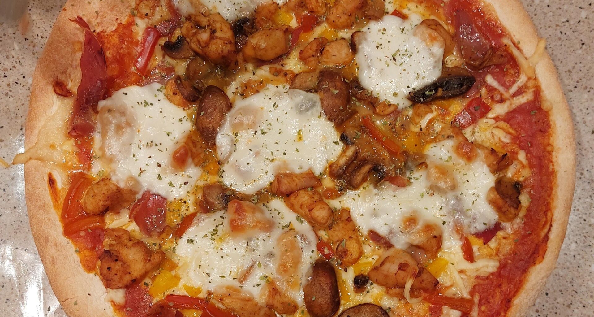 Homemade chicken pizza 🇵🇹