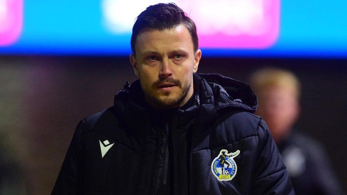 Jonathan Northcroft, Charlotte Duncker [The Times]: Stockport County coach Andy Mangan denied Real Madrid move by Brexit | It is understood that the former striker failed to obtain a work permit despite signing a contract to join Carlo Ancelotti's staff at the Spanish club