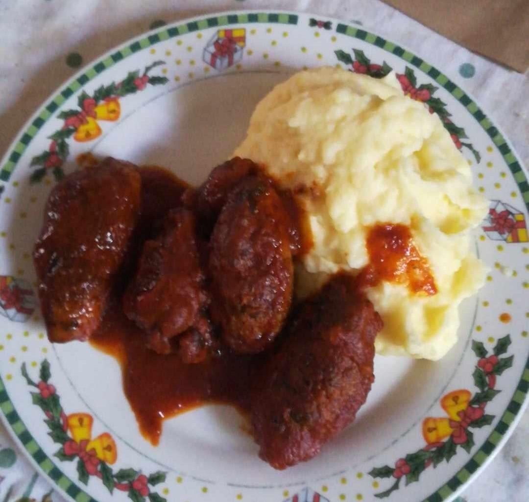 Soutzoukakia with mashed potatoes