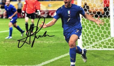 Bit random but what do you all make of these autographs? They look legit?