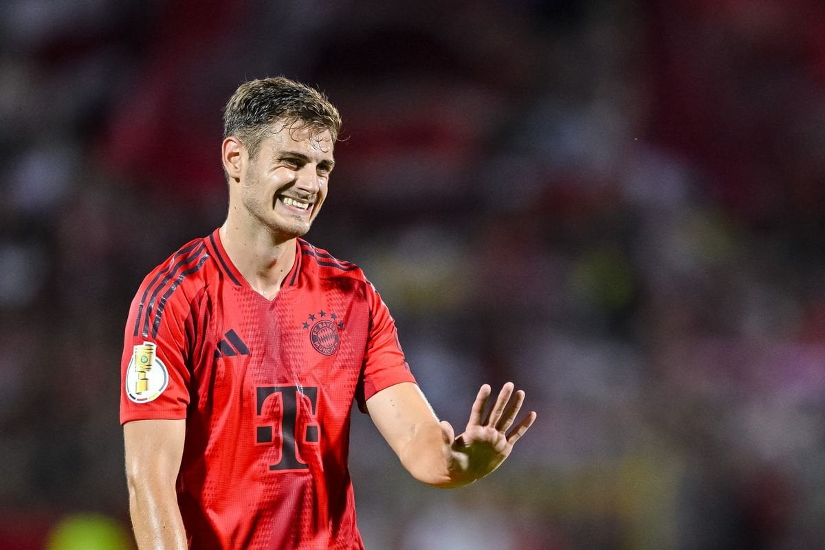 Following his knee surgery, Stanišić's rehab is going according to plan. However, Stanišić is still wearing a splint in everyday life and needs crutches. Normally, a torn collateral ligament needs a break of up to four months. If everything goes without complications, it could be "only" three.