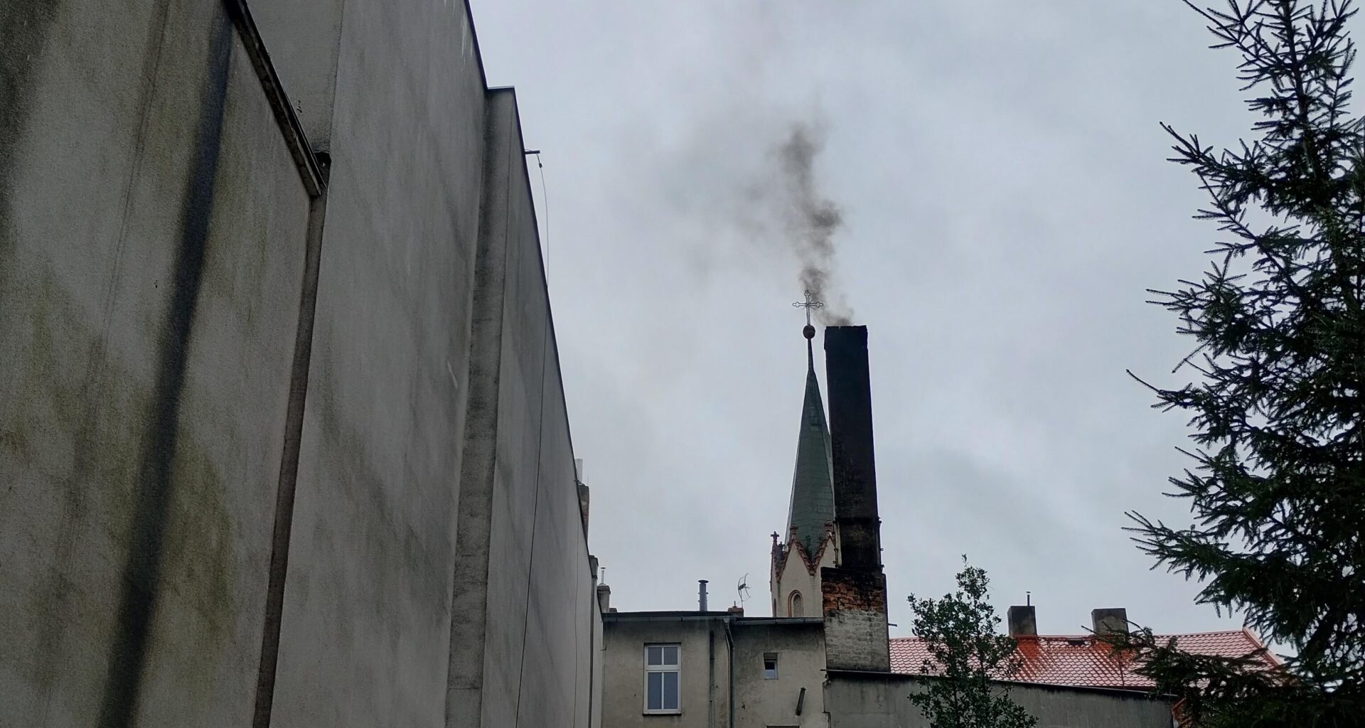 Patosmog season starts today! Open your windows and taste the civilization of death.