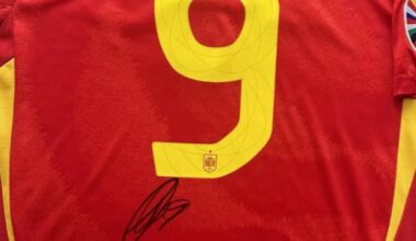 Even though it seems like everything is going against RM right now, I just wanted to share I just bought this absolutely beautiful signed shirt of our loan legend 🤩🤩