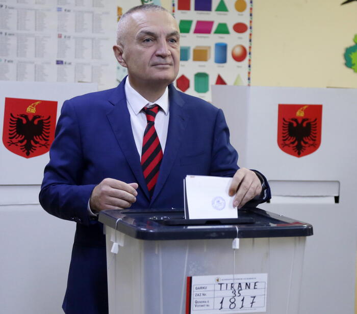 In Albania arrestato l'ex presidente della Repubblica Meta - Ultima ora