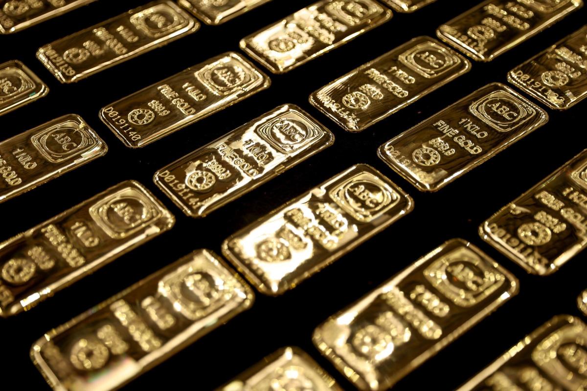 Gold Climbs to a Fresh Record as Geopolitics Drive Haven Demand