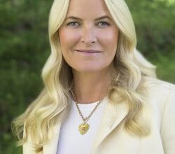 Mette-Marit in treatment, still mum on her troubled son