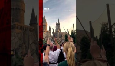 Harry Potter fans raise wands in tribute to Maggie Smith. #HarryPotter #MaggieSmith #BBCNews