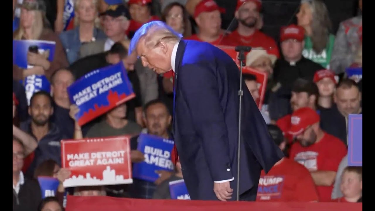 Trump rally descends into DYSFUNCTION as Trump behaves BIZARRELY