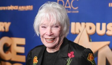 Shirley MacLaine Reveals Oscar Winner Who Rejected Her Sex Offer