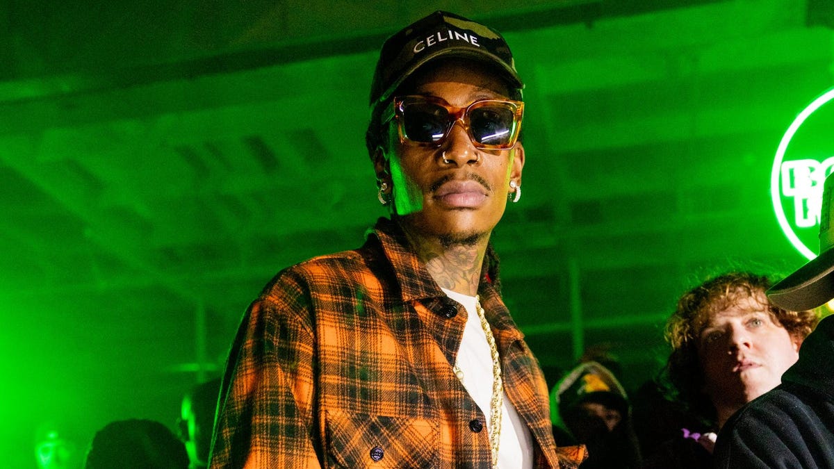 Wiz Khalifa Indicted For Smoking Weed on Stage in Romania