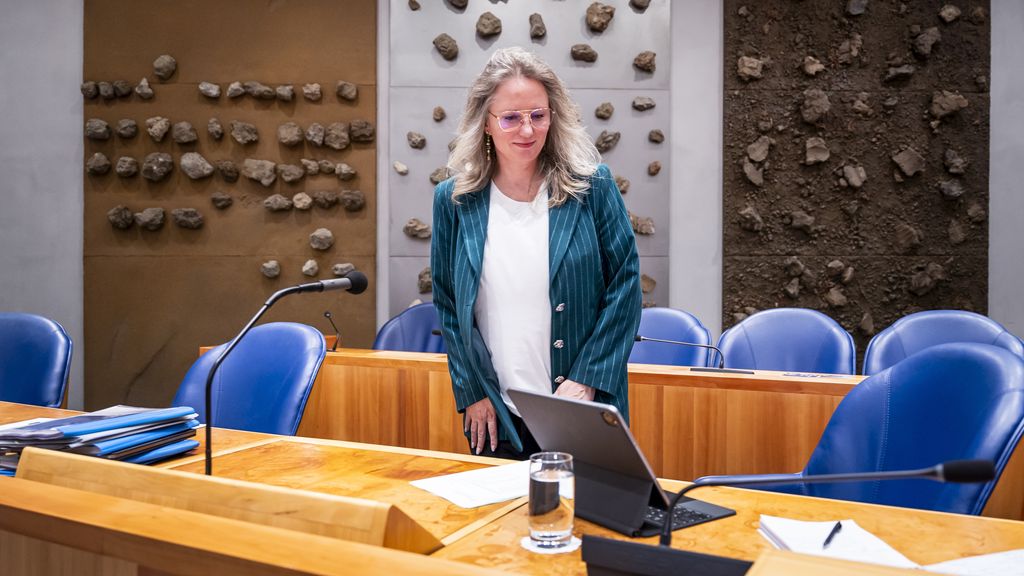PVV-minister Agema verdedigt bezuinigingen: 'Nu is er minder geld' - NOS