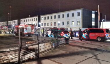 Brand op opvangschip in Zaandam, 300 asielzoekers 's nachts bed uit