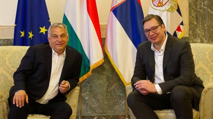 Vučić: Szerbia elítéli Oroszország háborús bűneit és folyamatos támogatást ígér Kievnek