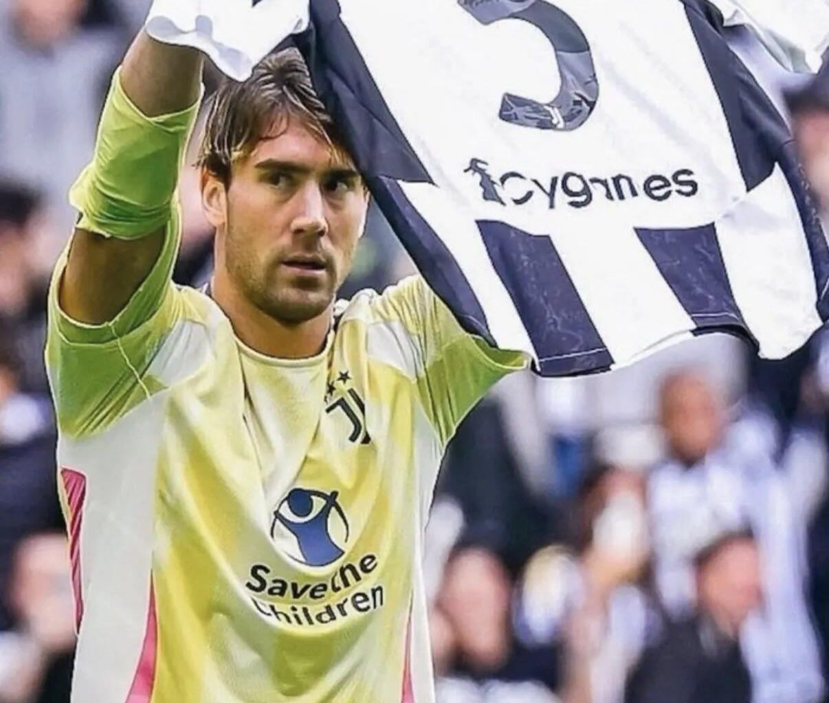 Vlahovic immediately after scoring.
