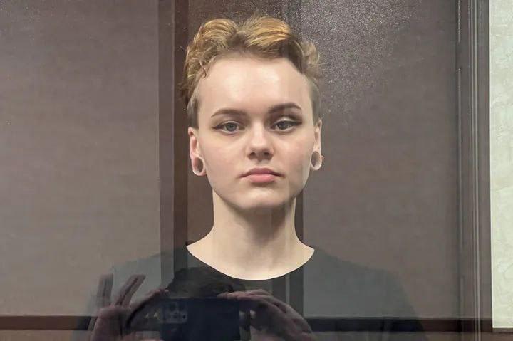 A court in Rostov sentenced Ukrainian Irina Navalny from Mariupol to 8 years in prison. Russian authorities accused her of intending to cause an explosion near the administration building in occupied Mariupol.