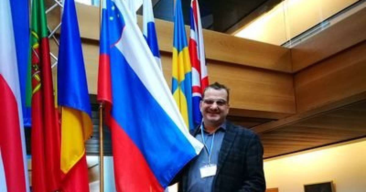 Plaz izstopov iz SDS: Janša ima v Ljubljani le še štiri svetnike, Logarju se pridružuje še Matjaž Vede