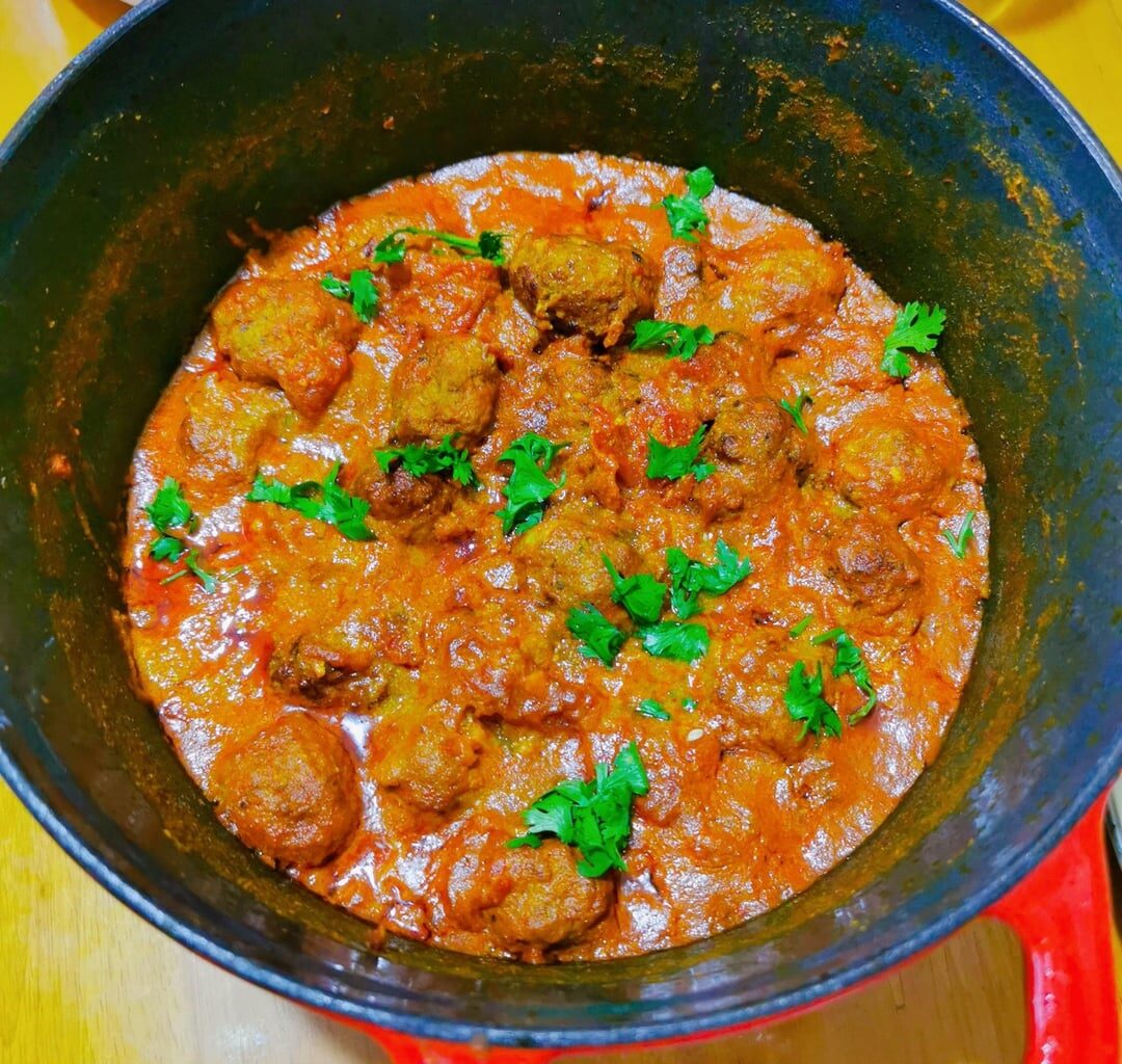 Pakistani lamb curry meatballs and extra buttery (ghee) garlic naan mi