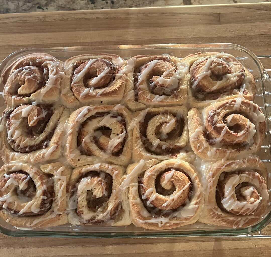 Apple Cinnamon Rolls for Crisp Autumn Evenings