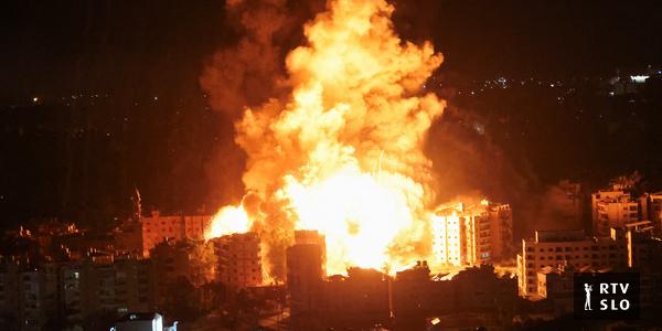 Izrael okrepil napade na Bejrut. V napadu na jugu Libanona ubitih 19 ljudi.