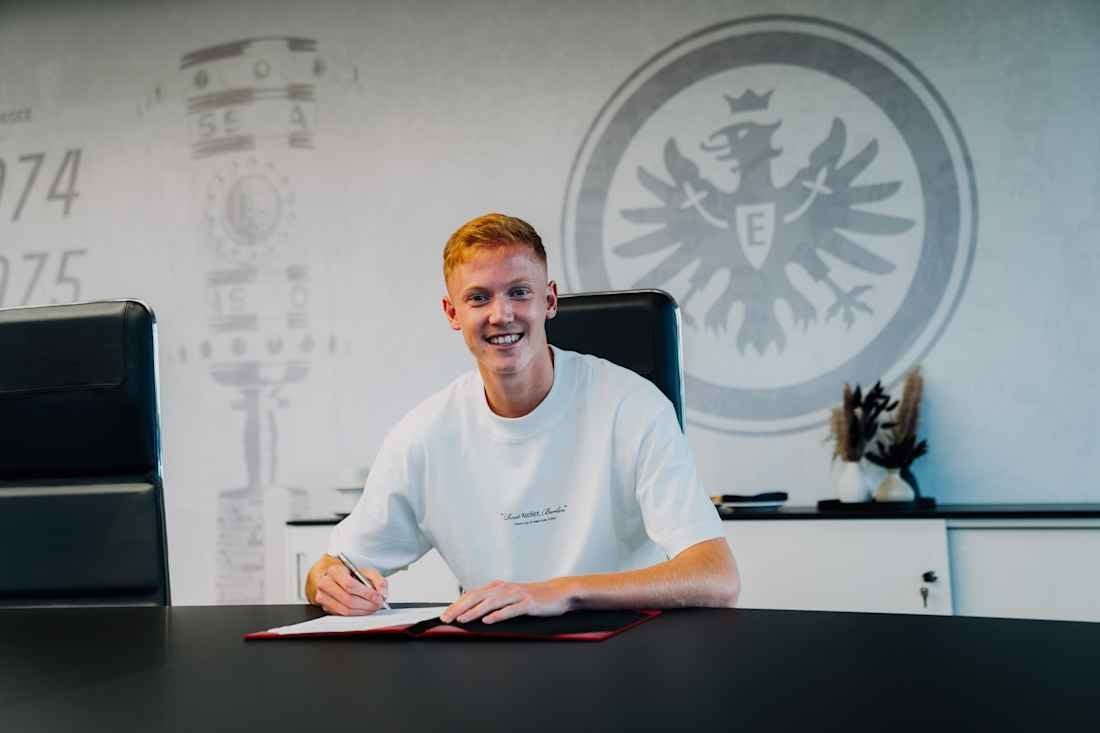 Eintracht: Hugo Larsson verlängert vorzeitig (bis 2029)